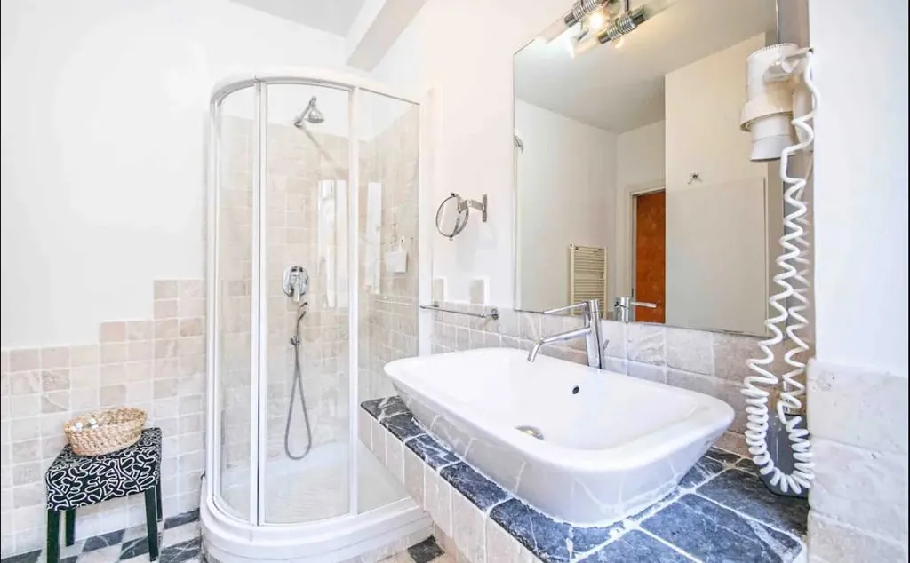 Washbasin and shower